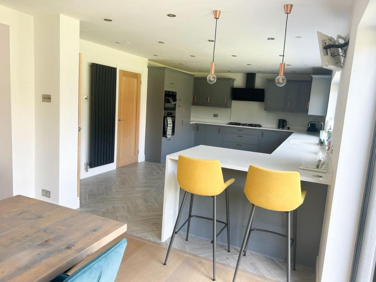 Вилла Luxe 5 Bed House In Guildford. Morden Amenities Normandy Экстерьер фото