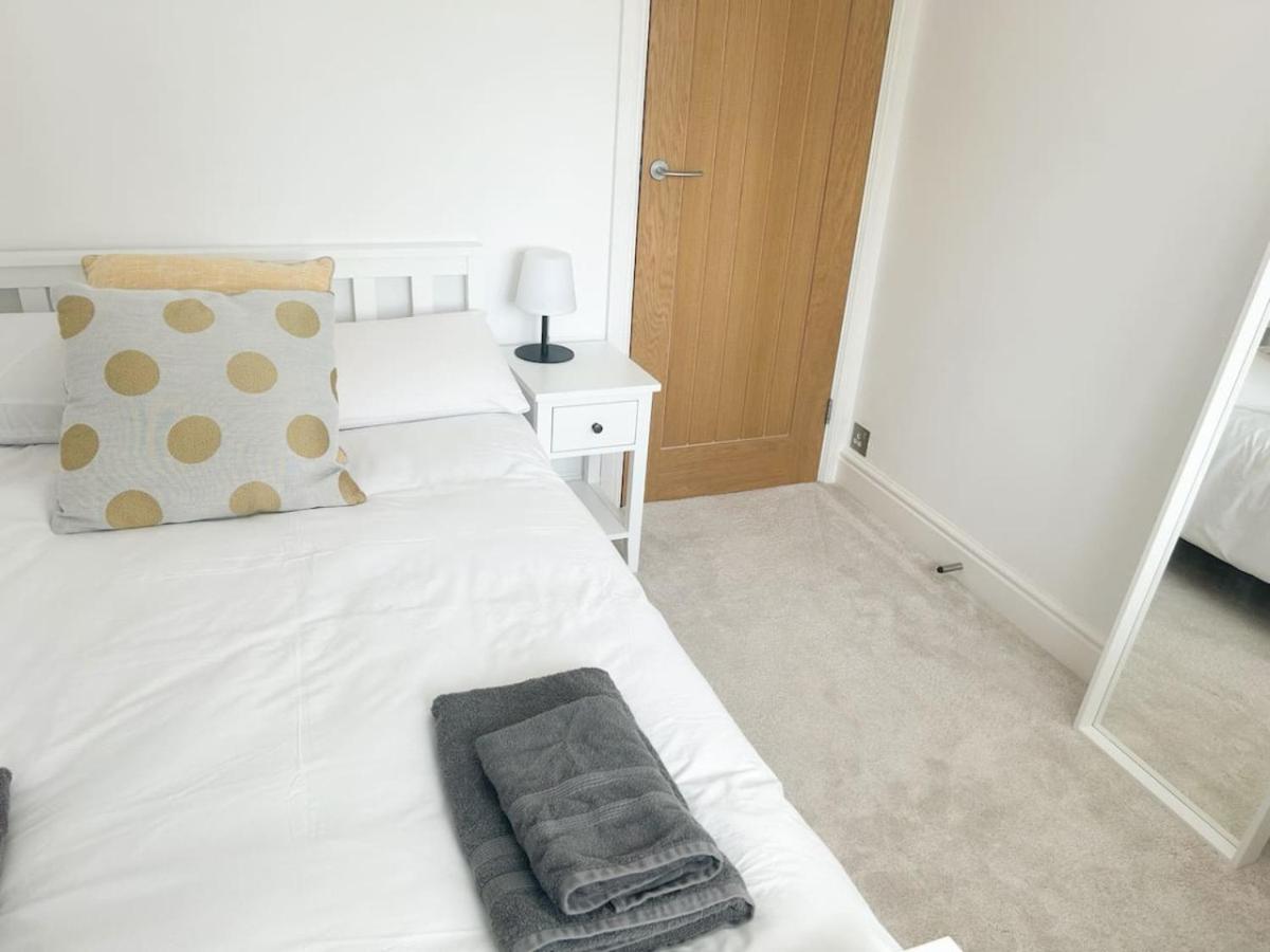 Вилла Luxe 5 Bed House In Guildford. Morden Amenities Normandy Экстерьер фото