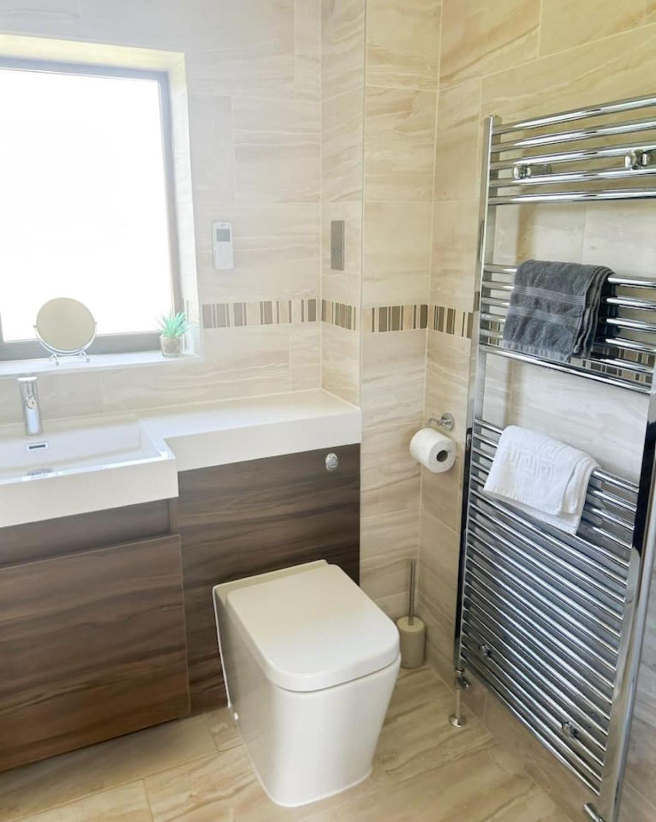 Вилла Luxe 5 Bed House In Guildford. Morden Amenities Normandy Экстерьер фото