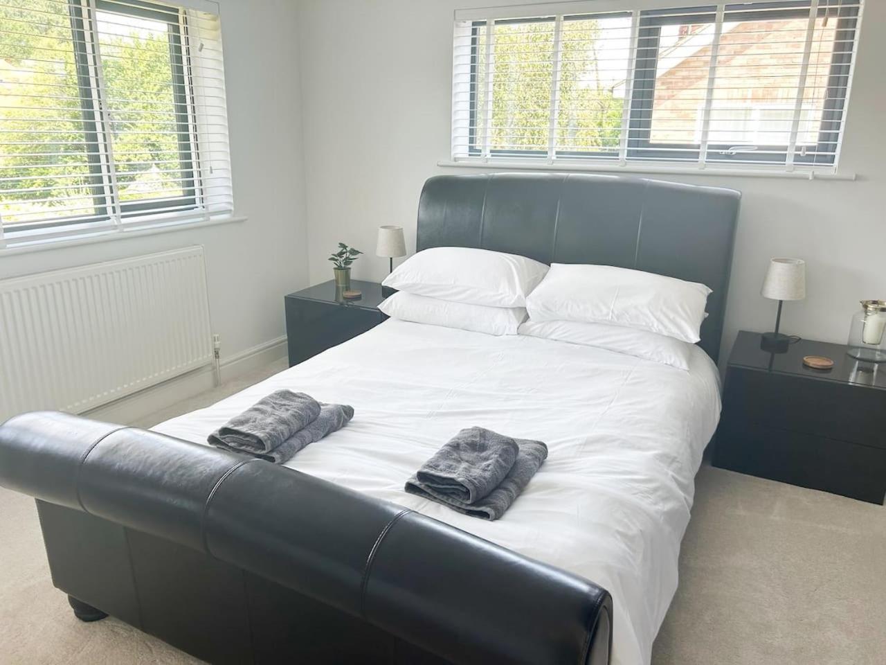 Вилла Luxe 5 Bed House In Guildford. Morden Amenities Normandy Экстерьер фото