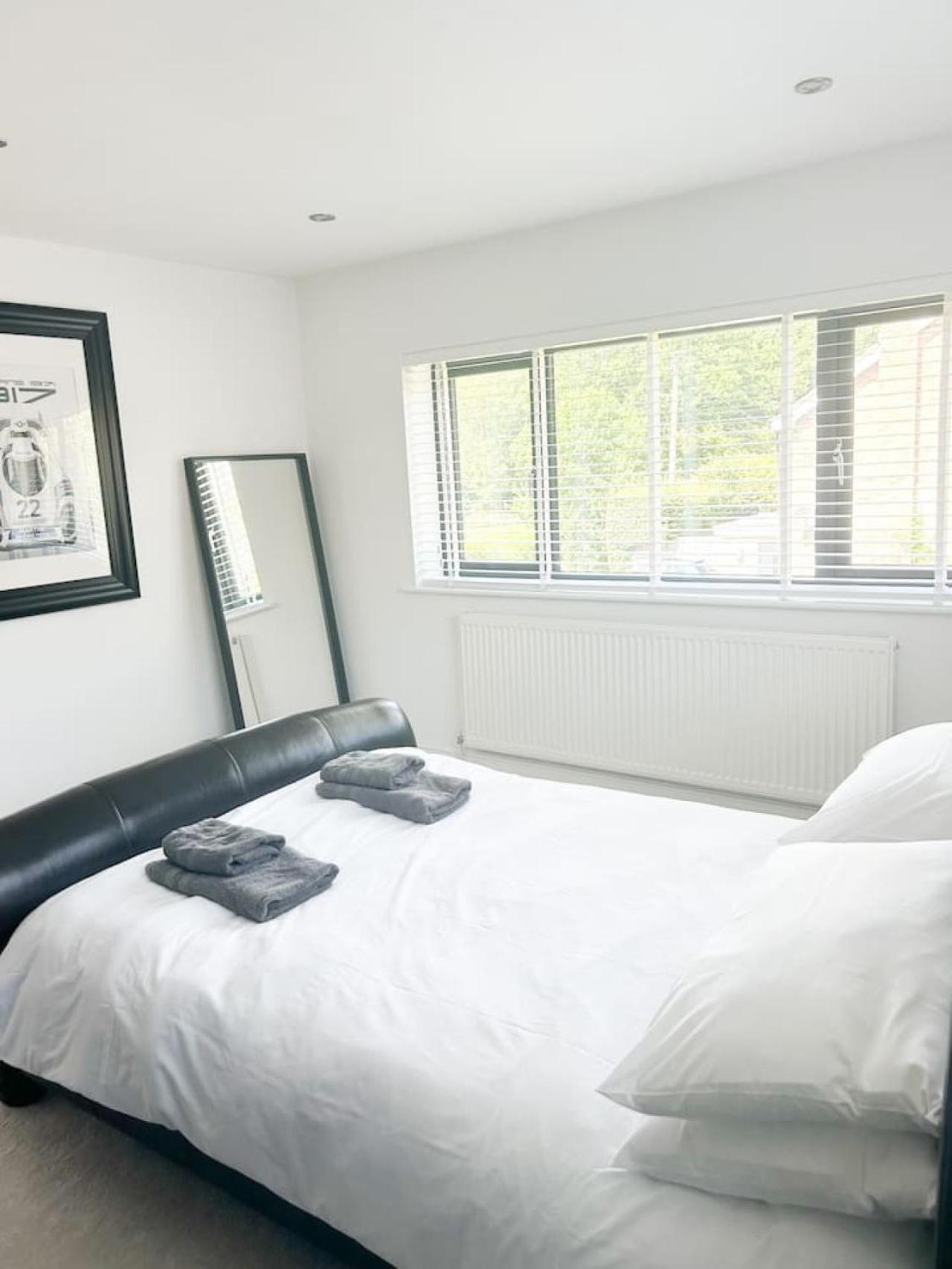 Вилла Luxe 5 Bed House In Guildford. Morden Amenities Normandy Экстерьер фото