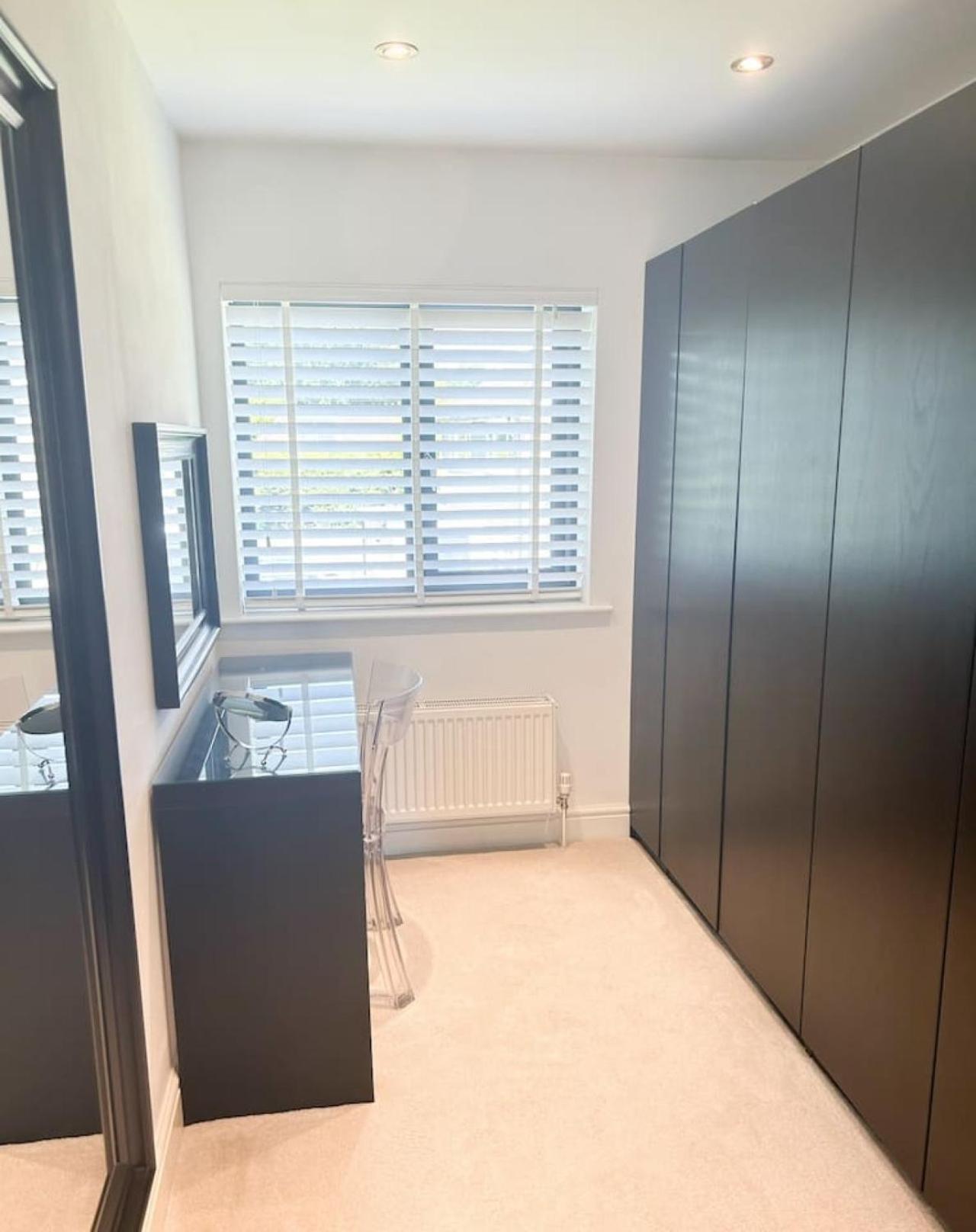 Вилла Luxe 5 Bed House In Guildford. Morden Amenities Normandy Экстерьер фото